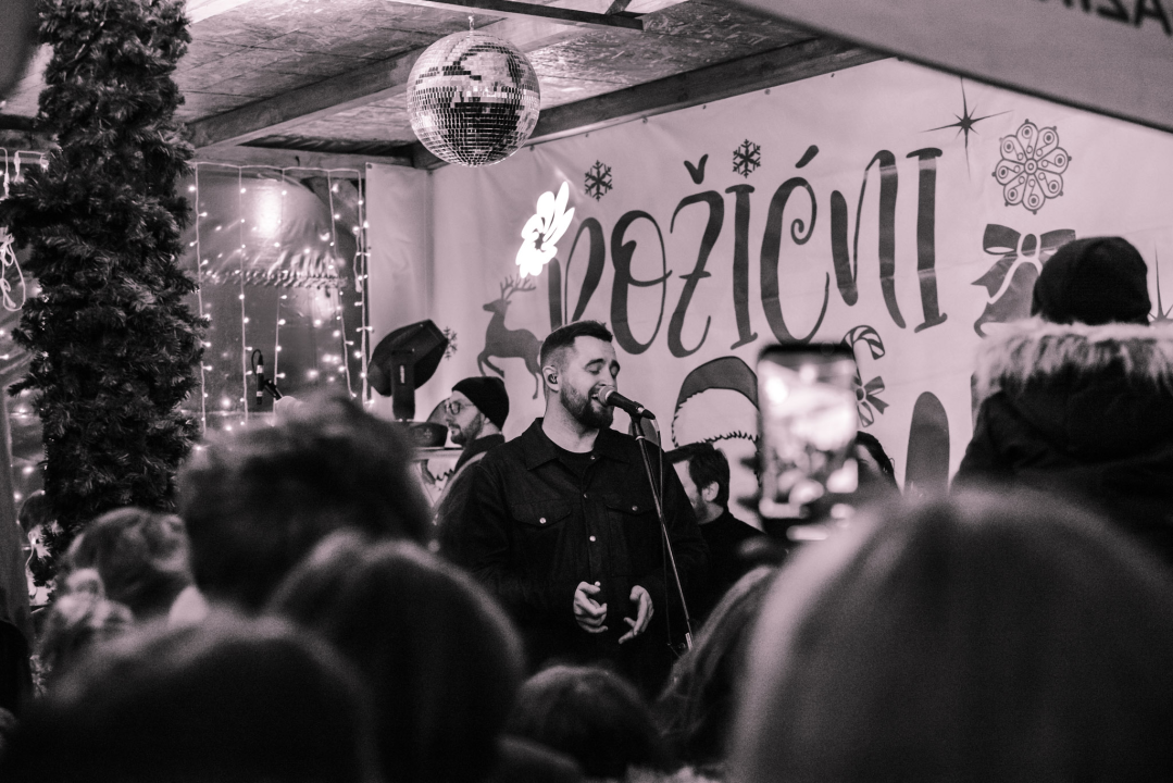 Osjetite duh blagdana u prekrasno uređenom cocktail baru Nautica! 