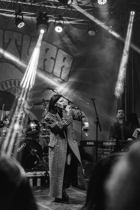 Vesna Pisarović dobrim starim hitovima oduševila Šibenčane