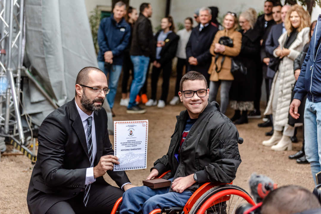 Toni Slavica i Nives Radić, vaterpolisti Solarisa i vaterpolistice Viktorije ovogodišnji su laureati