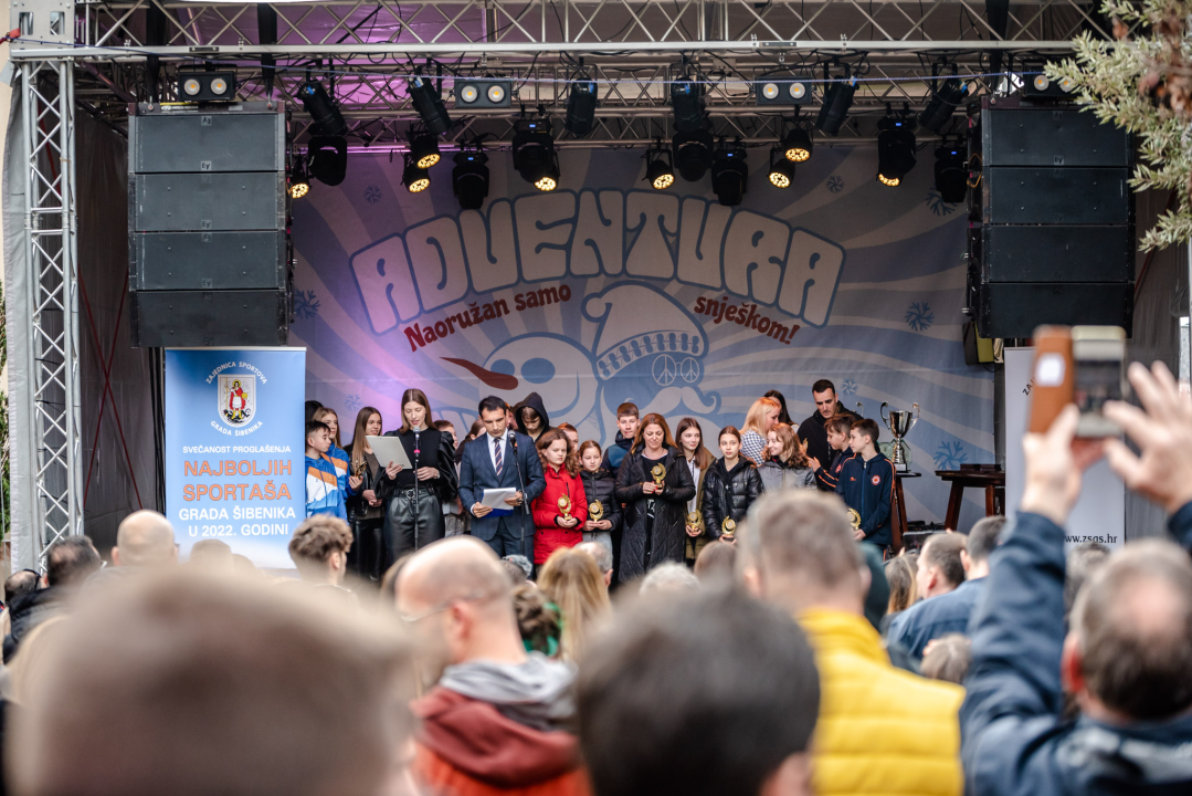 Toni Slavica i Nives Radić, vaterpolisti Solarisa i vaterpolistice Viktorije ovogodišnji su laureati