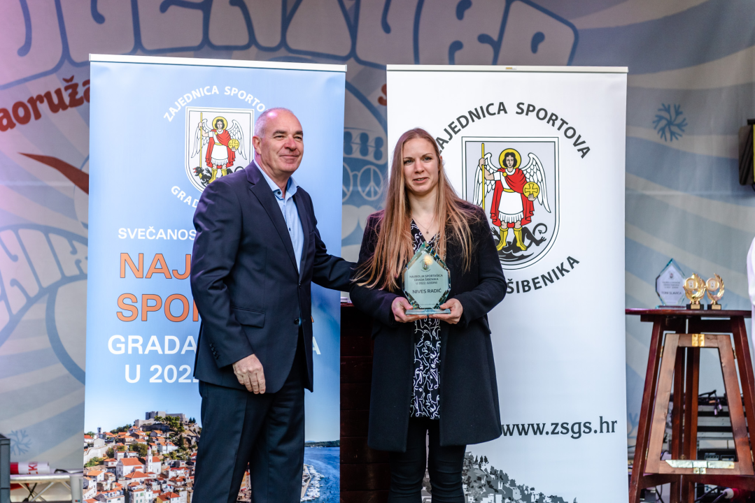 Toni Slavica i Nives Radić, vaterpolisti Solarisa i vaterpolistice Viktorije ovogodišnji su laureati