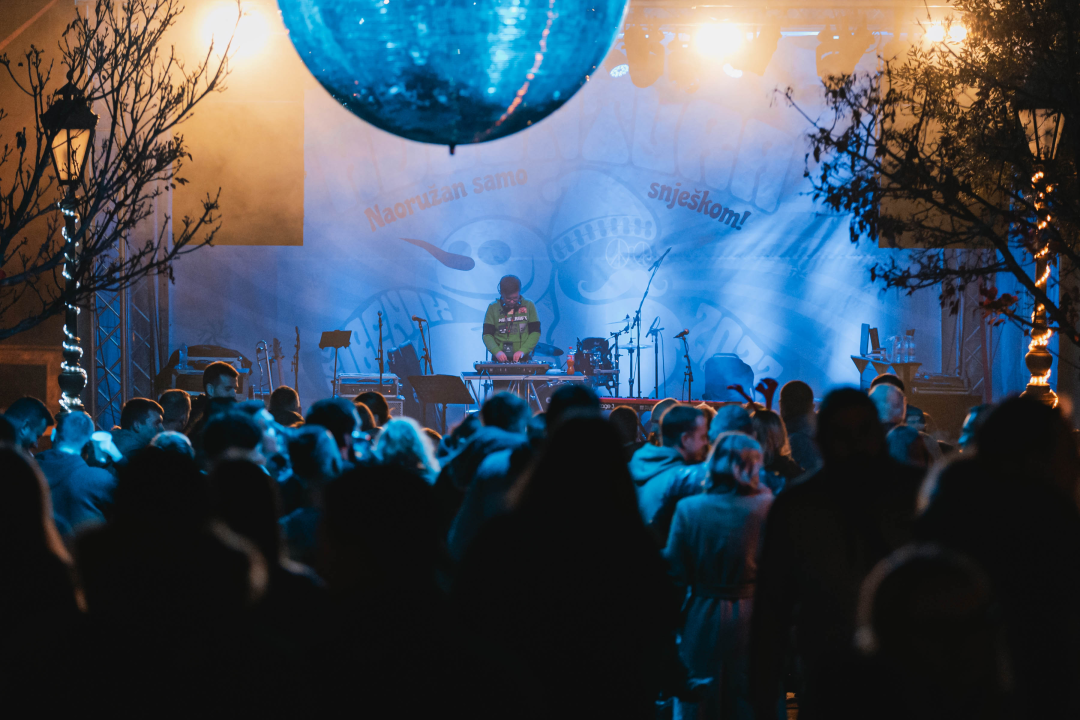 Desetogodišnja senzacija na Adventuri: DJ MichaelX rasplesao park tvrdim zvukom!