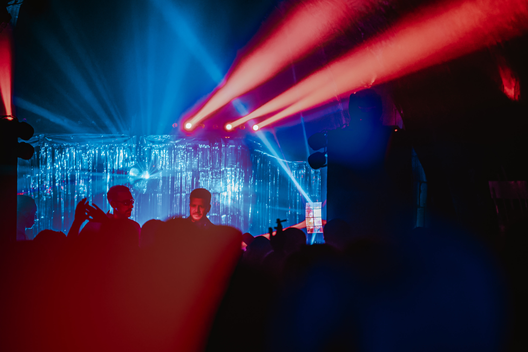 Rasplesana novogodišnja zabava u Tunelu uz milanski duo Modular Project