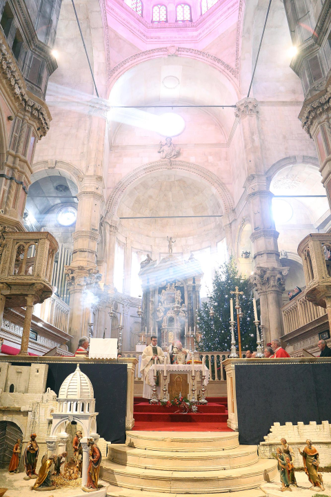 Bogojavljenje proslavljeno u katedrali, misno slavlje predvodio umirovljeni biskup Ivas