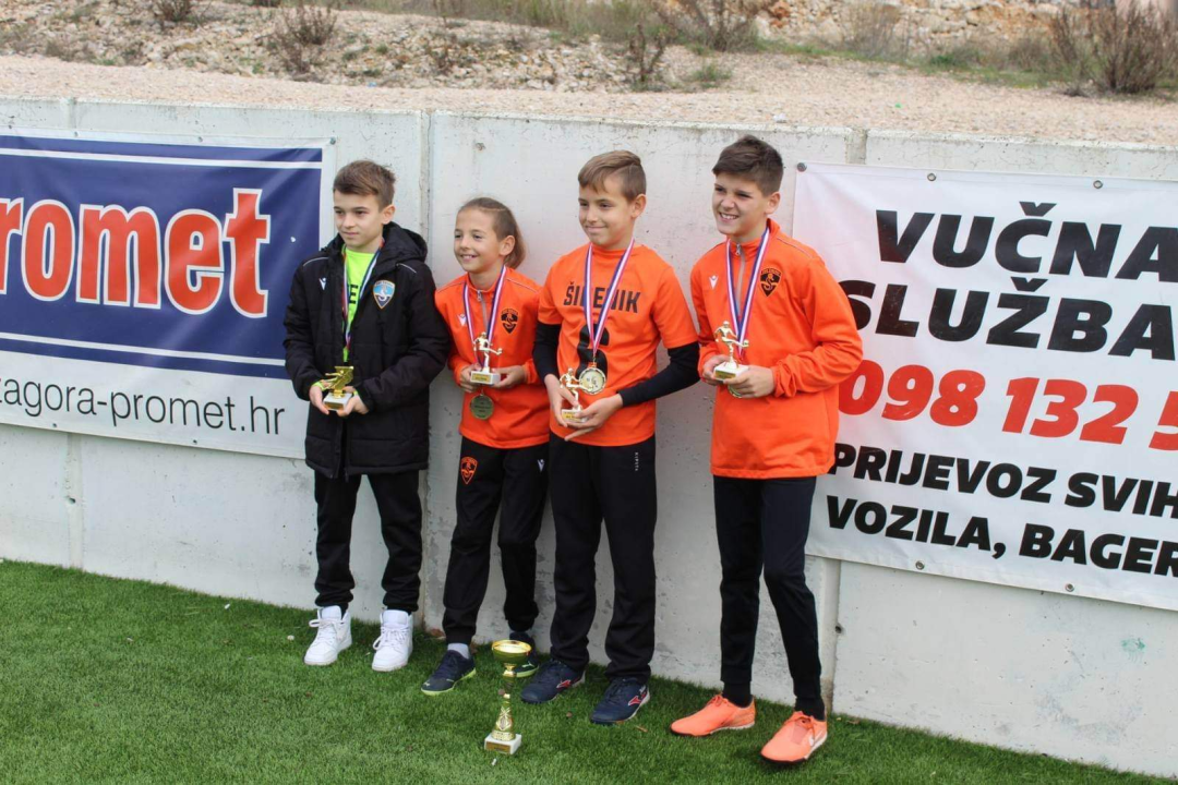 Mladi nogometaši Šibenika na 9. Vodice Cupu do dva zlata i dva srebra