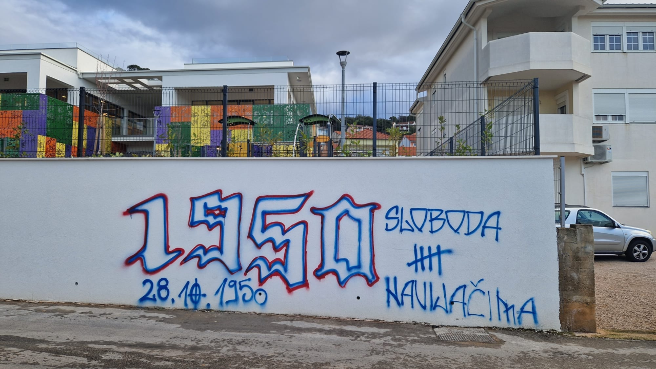 Netko je pod okriljem noći išarao zid vrtića 'Ljubica': 'Da su vidjeli lica djece jutros, to bi im bila najveća kazna'