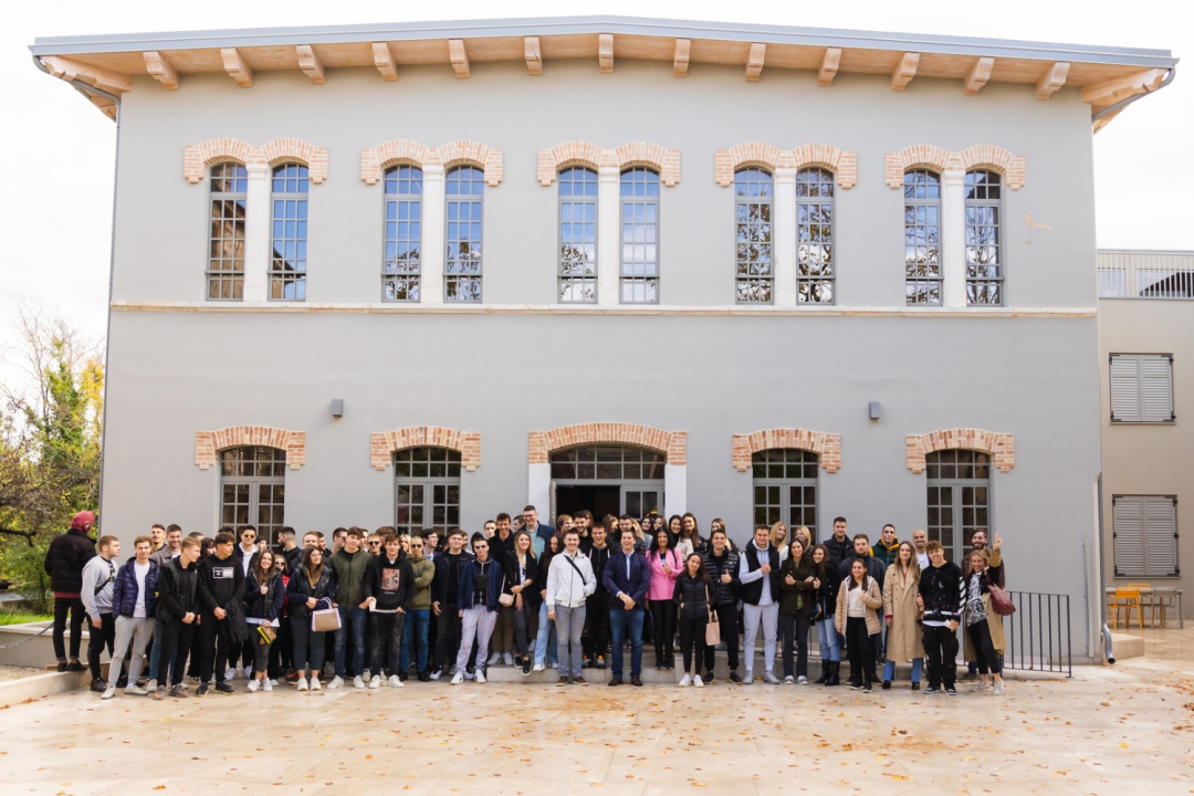 Zagrebački fakultet odveo brucoše na luksuzan izlet u Istru, a slijedi izlet u Plitvice Holiday Resort