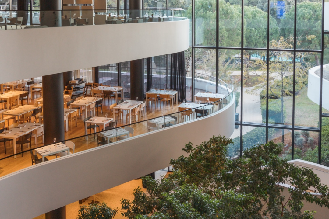 Zagrebački fakultet odveo brucoše na luksuzan izlet u Istru, a slijedi izlet u Plitvice Holiday Resort