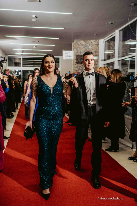 Učenici Ekonomske škole zablistali na maturalnom plesu u Vodicama (1)