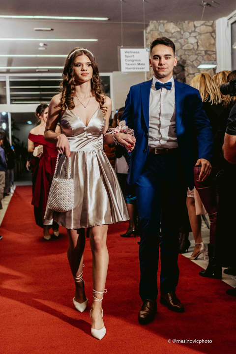 Učenici Ekonomske škole zablistali na maturalnom plesu u Vodicama (2)