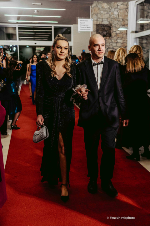 Učenici Ekonomske škole zablistali na maturalnom plesu u Vodicama (2)