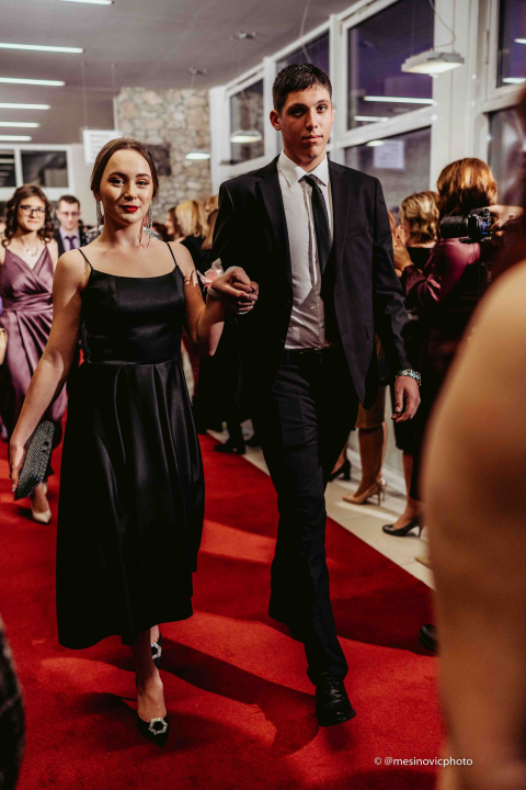 Učenici Ekonomske škole zablistali na maturalnom plesu u Vodicama (2)