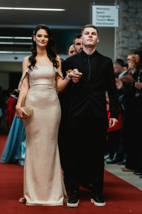 Pogledajte glamurozna izdanja maturanata Medicinske škole (1. dio)