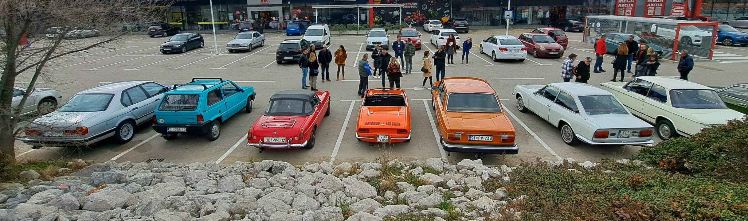 Vlasnici oldtimera iz cijele Dalmacije nedjelju proveli na druženju u Šibeniku