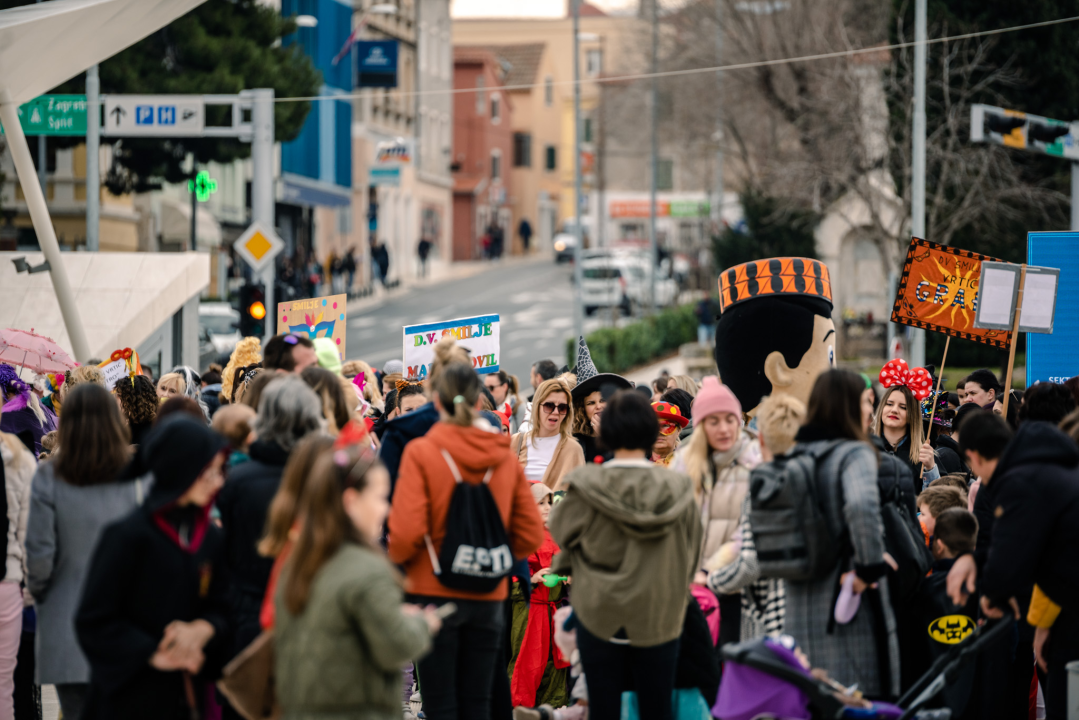 Maškare na Poljani: Đir preko grada pa svi na krafne!
