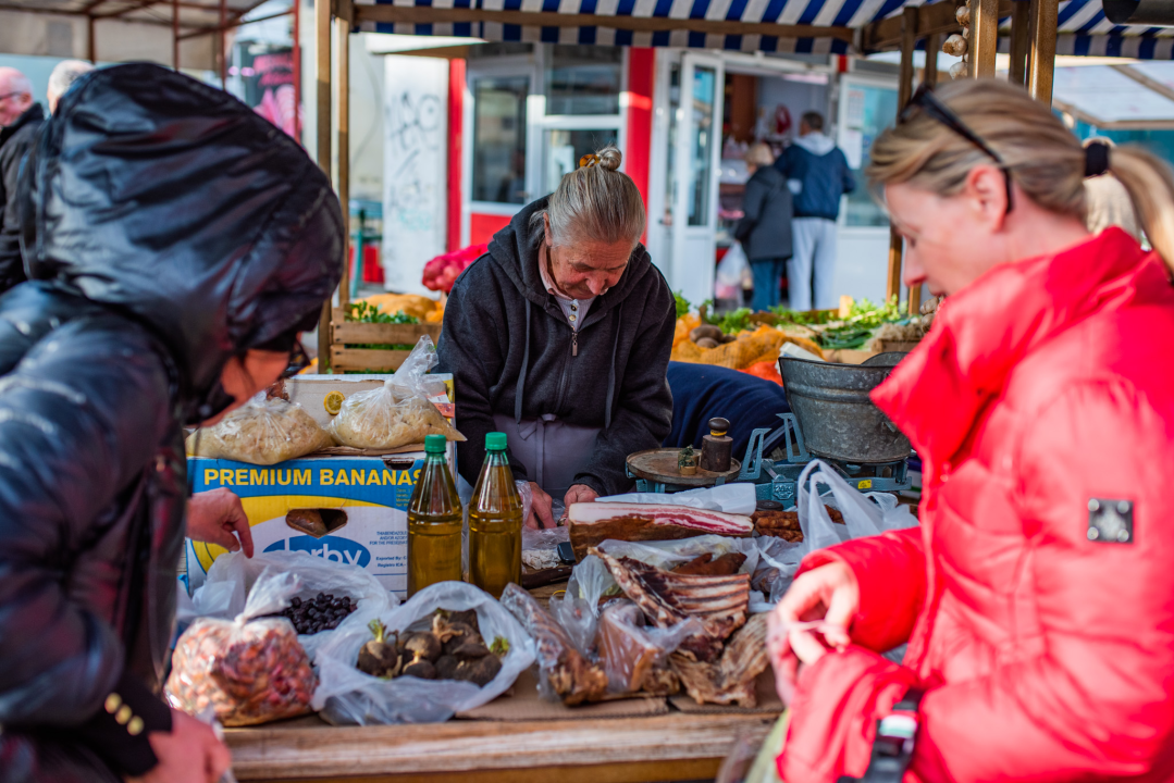 Jutros se na šibenskoj pijaci jasno vidjelo da je petak: Peškarija puna, na zelenom dijelu pustoš 