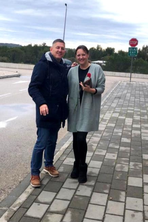 Članovi SDP-a Šibensko-kninske županije danas su tradicionalno dijelili karanfile širom županije 