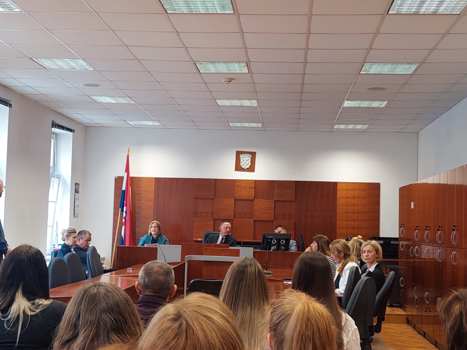 Državna smotra simuliranih suđenja: 'Sutkinje pohvalile šibenske učenike, možda jednom postanu i suci'