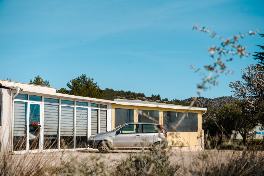 Posjetite novootvorenu pečenjaru Kod Bačića u Njivicama!