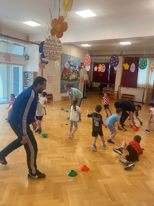 Tate iz dječjeg vrtića 'Šibenska maslina' cijeli tjedan djeci predstavljali svoje poslove 