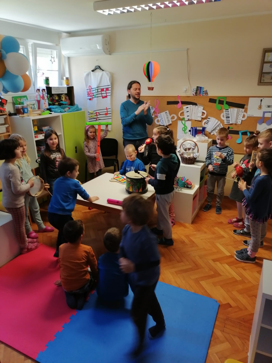 Tate iz dječjeg vrtića 'Šibenska maslina' cijeli tjedan djeci predstavljali svoje poslove 