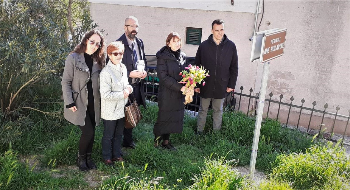 Ana Rukavina danas bi imala 46 godina: U šibenskom perivoju njezina imena položeno cvijeće 
