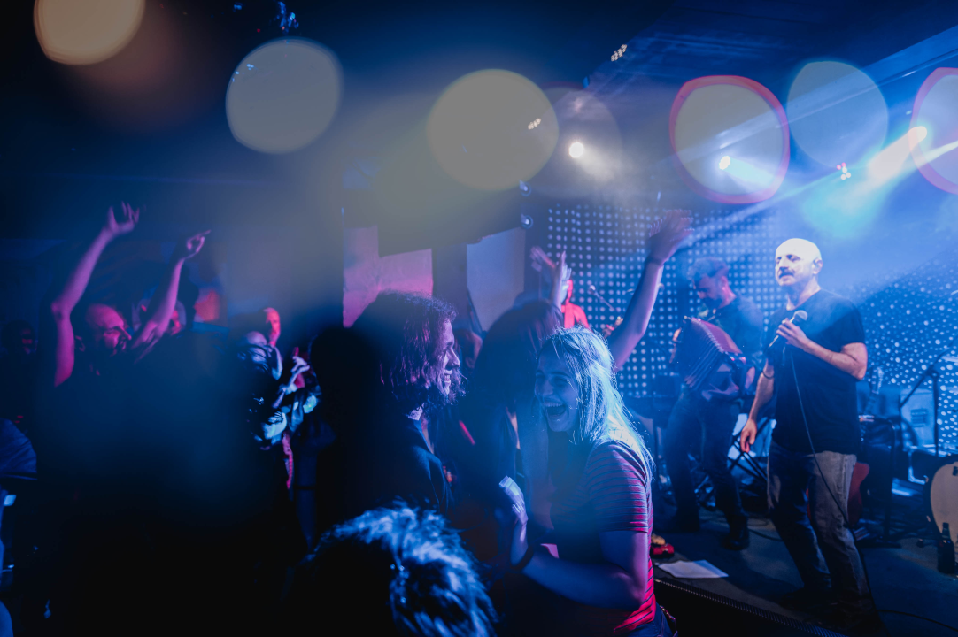 Mile Kekin u Azimutu dokazao da se prvi mačići ipak ne bacaju u vodu