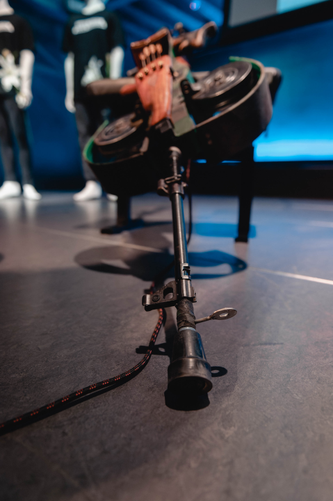 Ana Rucner u Arsenu svirala na violončelu od dragovoljno predanog ilegalnog oružja