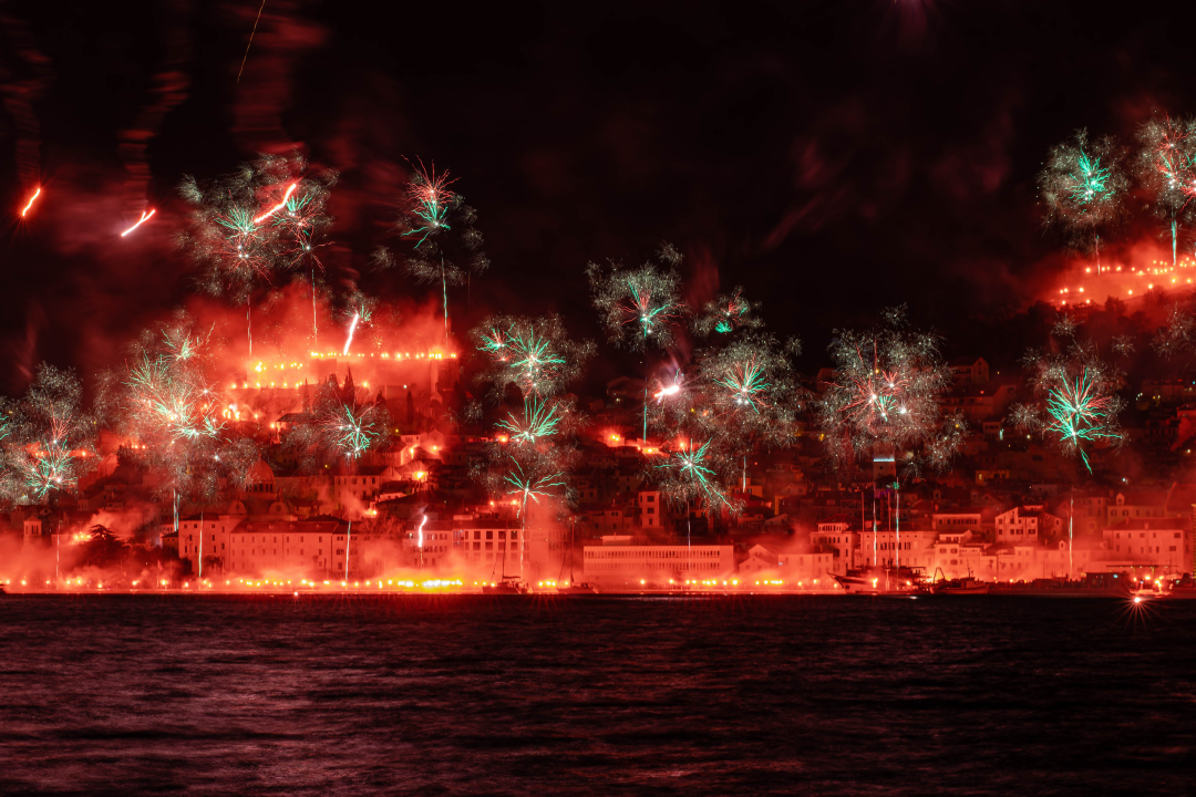 Spektakularni kadrovi: Narančasta noć pamtit će se još dugo!