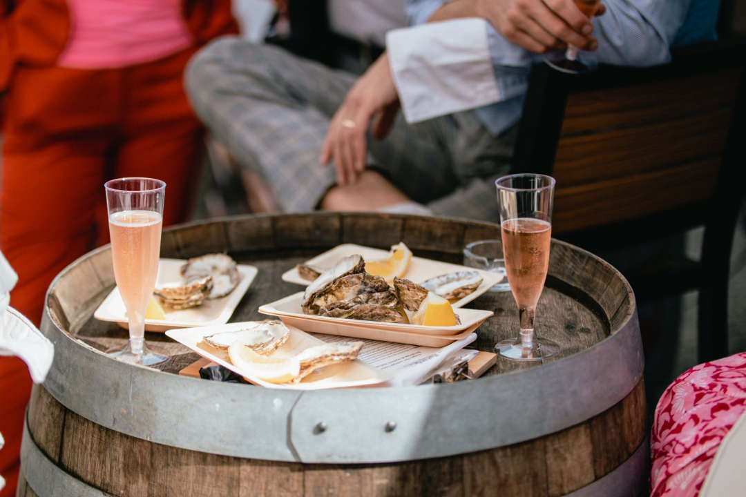 Uživajte u morskim delicijama kušaonice školjaka i vina Oyster22!