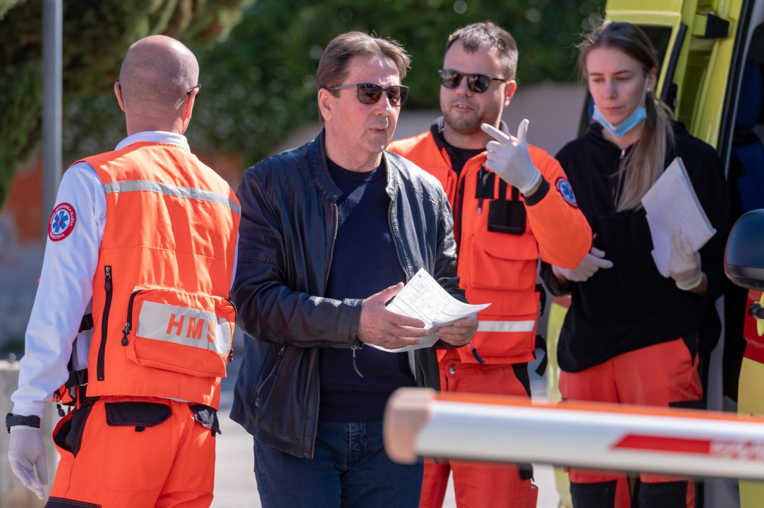 Stipe Petrina uz policijsku pratnju priveden na Trgovački sud u Zadru: Stigla i hitna pomoć,  tvrdi da je sutkinja korumpirana