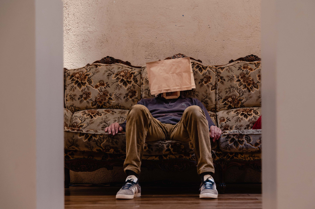 Koraljko Greben večeras u Azimutu: Bivši ovisnik predstavlja ‘Ljubav’, radove inspirirane emocijama!