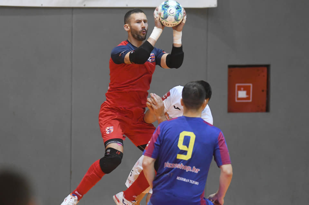 Pogledajte video: Crnica slavila nakon penala u novoj drami protiv Squarea