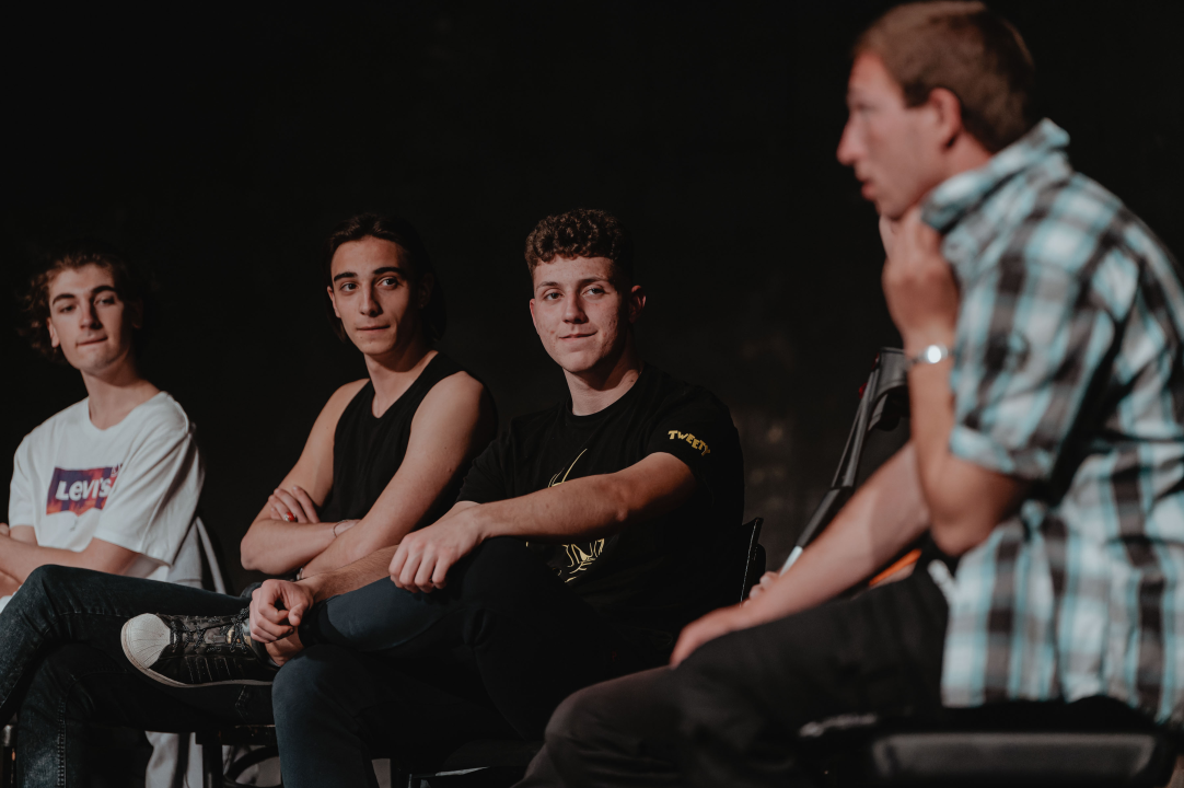 Premijera šibenske 'dice': Diletanti se u 'Kaubojima' natječu za Warholovih petnaest minuta slave 