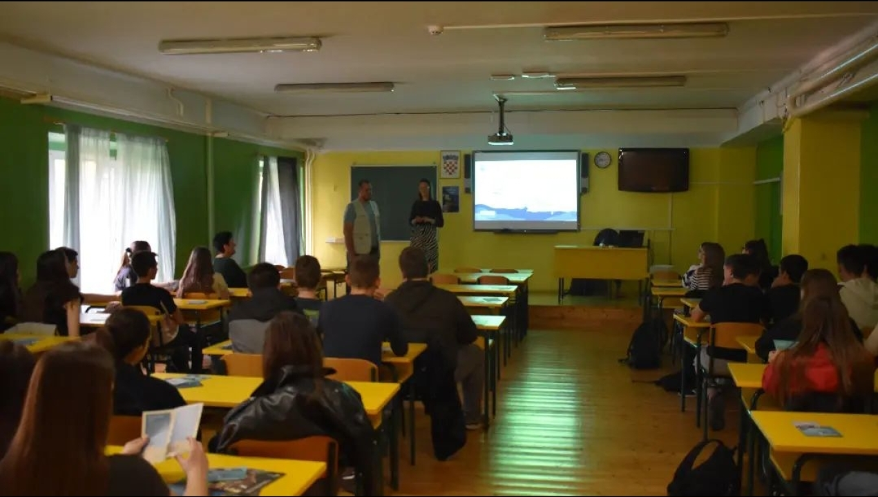 Festival znanosti u Gimnaziji: Radionica kemije, poduka o otpadu, gradnja suhozida...