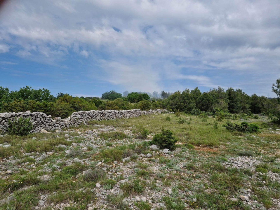 Ugašen požar kod zone Podi, izgorjelo 5 hektara