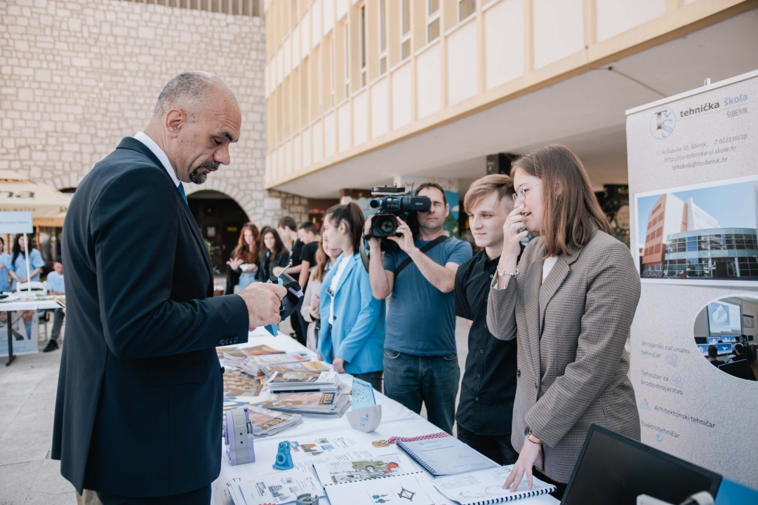 Učenici srednjih i osnovnih škola obilježavaju Dan Šibensko-kninske županije: 'Nadam se da ćete svi tu ostati' 