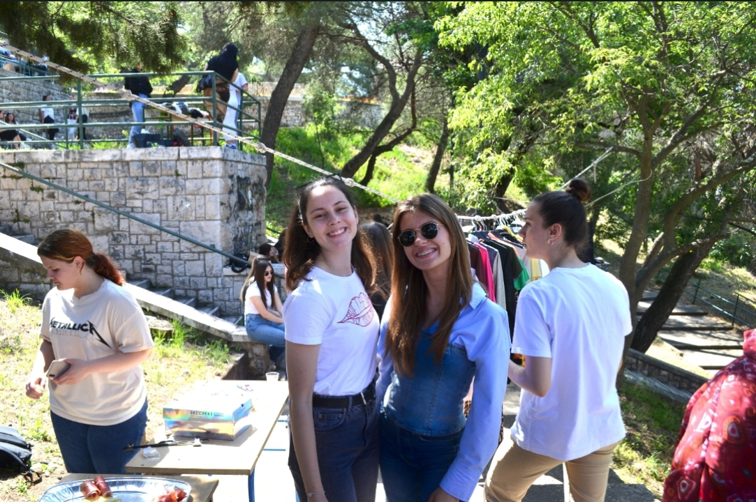 Gimnazijalci organizirali humanitarni buvljak, prikupljena sredstva namijenili Dolores Buri