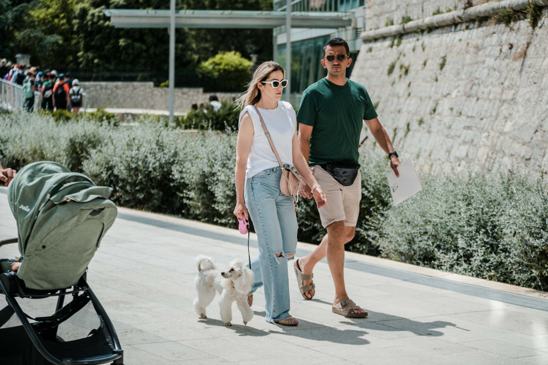 Toplo vrijeme donosi i pravo modno osvježenje na ulicama Šibenika!