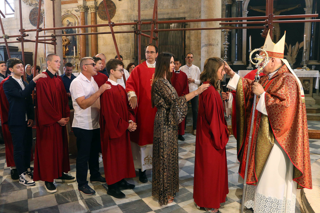 Sakrament Svete potvrde u katedrali svetog Jakova