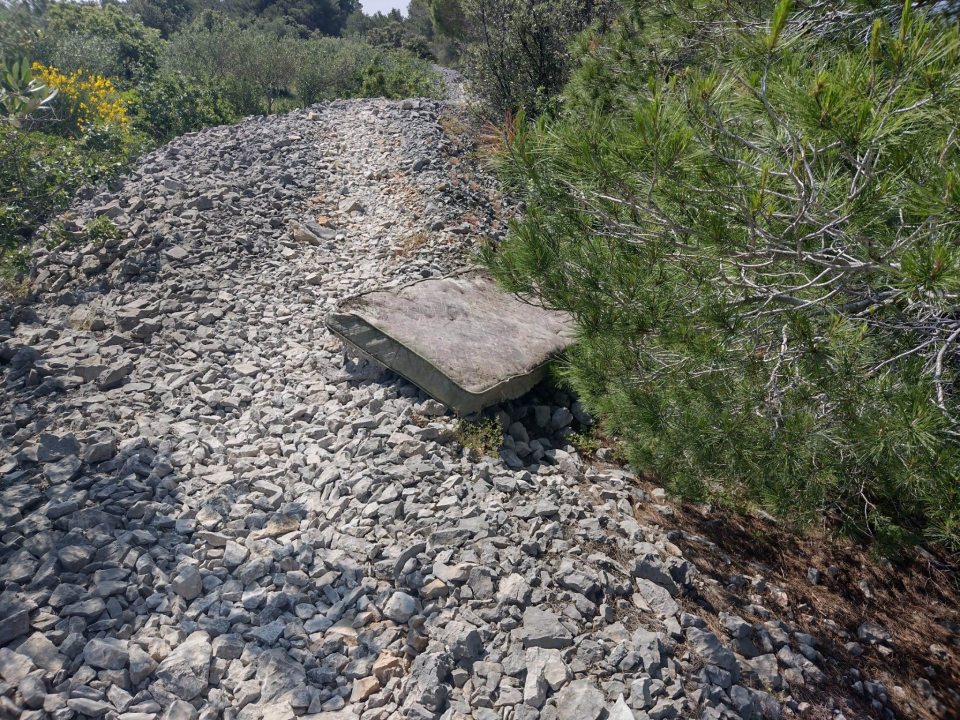 Ni na praznik nema odmora: Danas se skupljalo smeće u uvali Čapljina