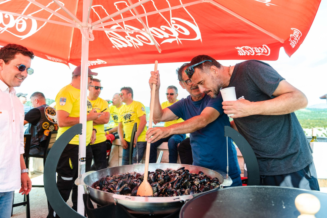 Motoristi na Šibenskom mostu: Voze od Pule do Dubrovnika i prikupljaju sredstva za bolesnu djecu