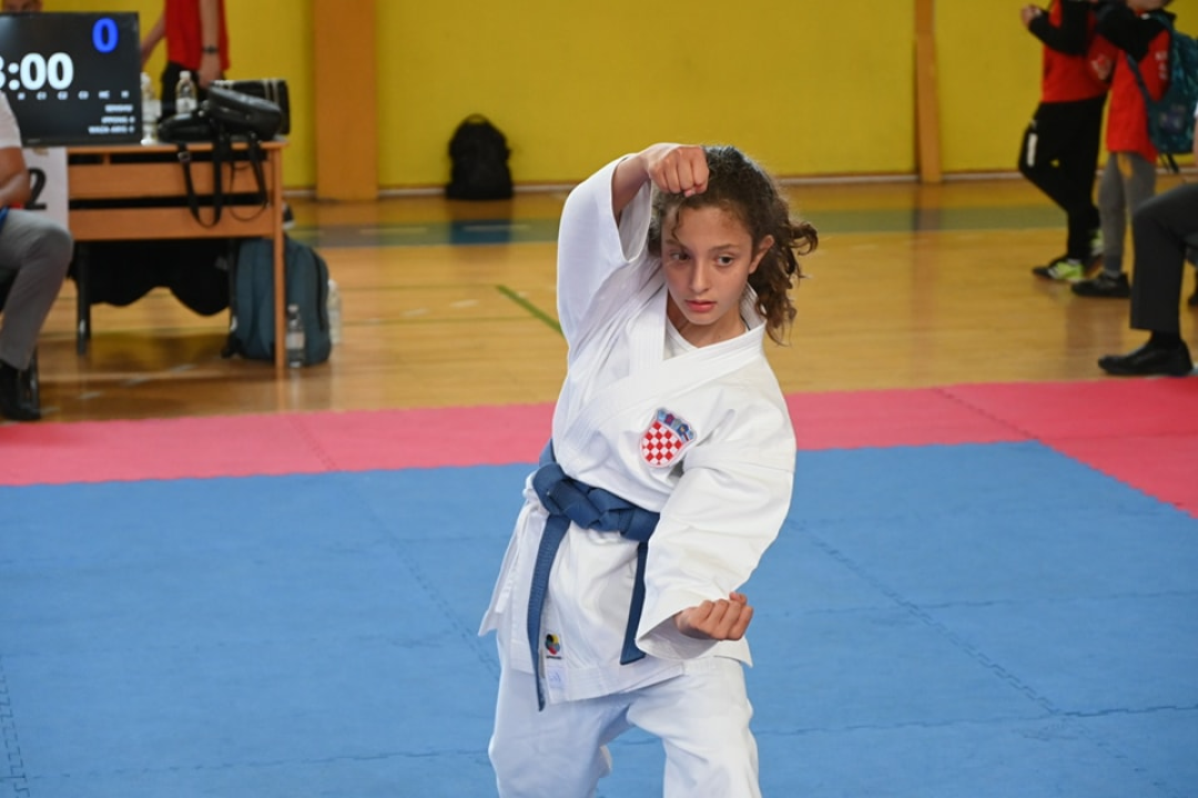 Vodički karataši osvojili 21 medalju i pehar 