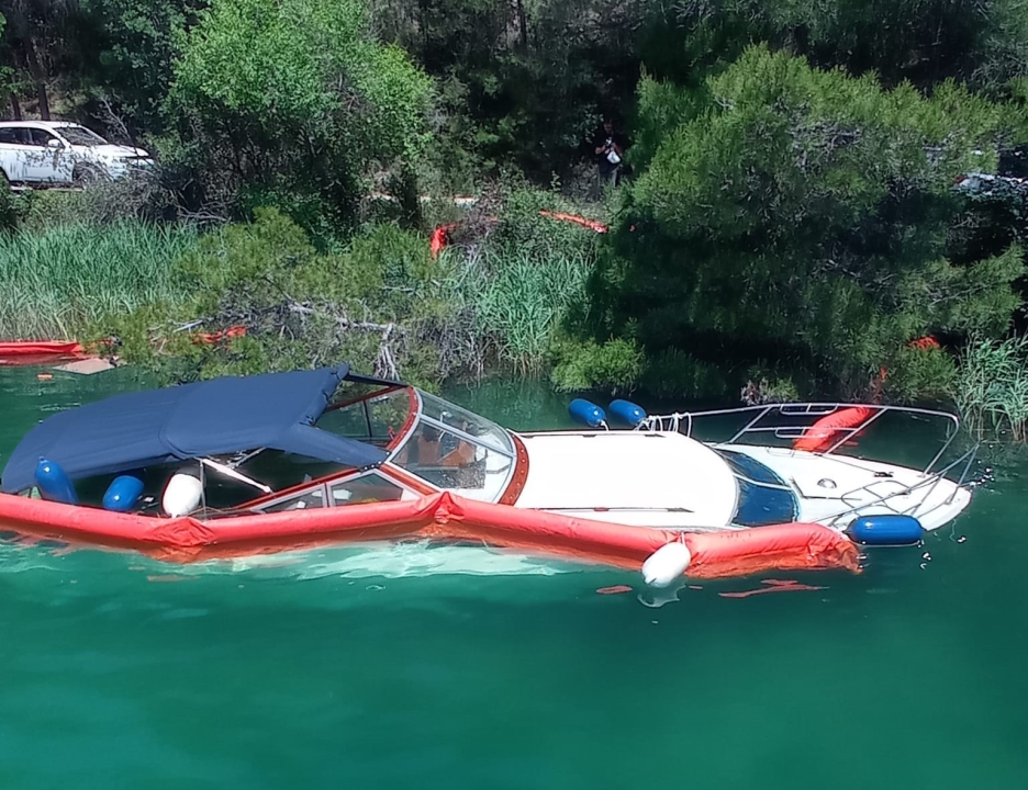 U tijeku pripreme za tegljenje glisera kojeg je u NP Krka nasukao pijani Nijemac