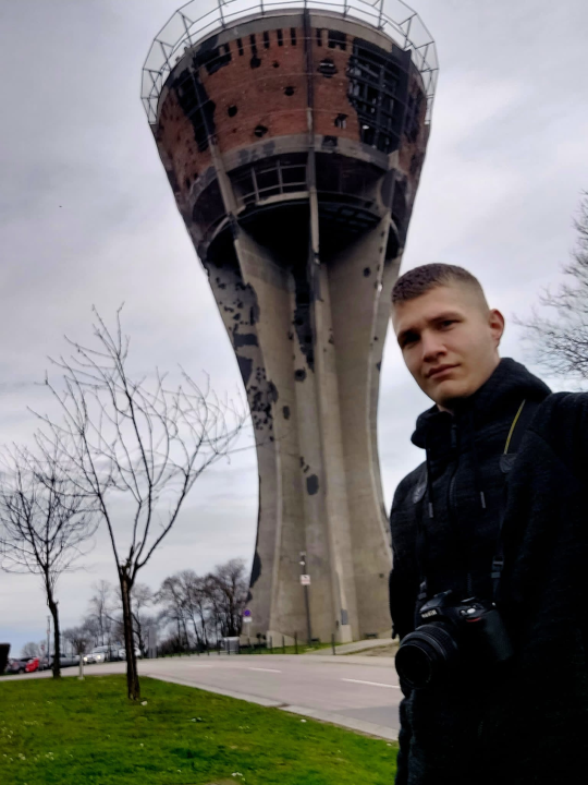 Kninjanin Ivan Džepina obišao 158 hrvatskih vrhova, a na posljednjem je zaprosio djevojku