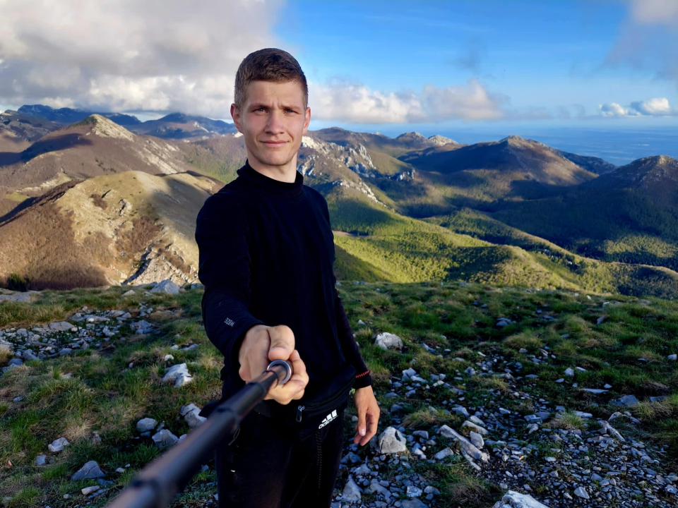 Kninjanin Ivan Džepina obišao 158 hrvatskih vrhova, a na posljednjem je zaprosio djevojku