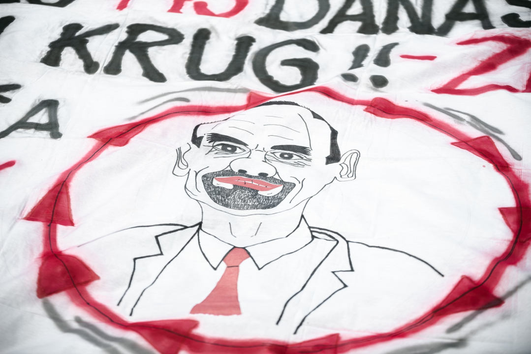 Štrajk radnika Cesta Šibenik preselio se županu pod prozor, on tvrdi: 'Iza svega stoji HDZ!'