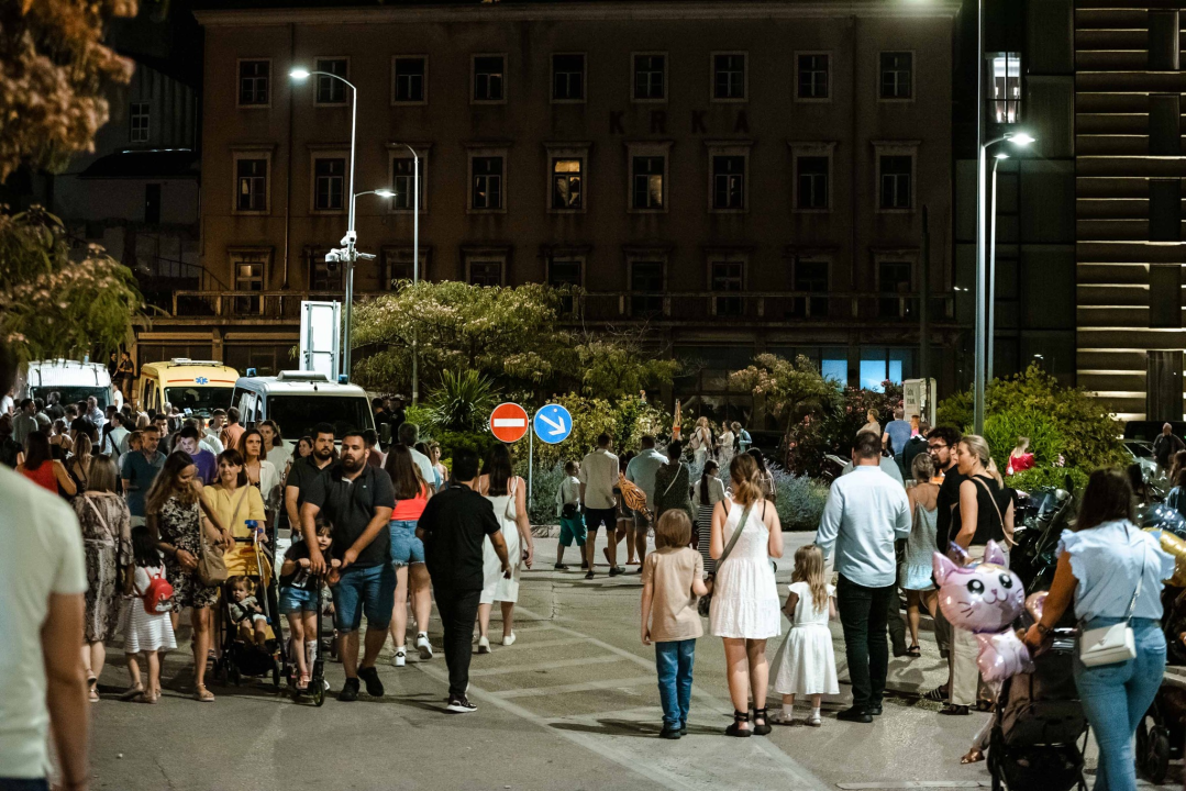 Šibenska noć napunila ulice ljudima koje je rasplesao bend Silente!
