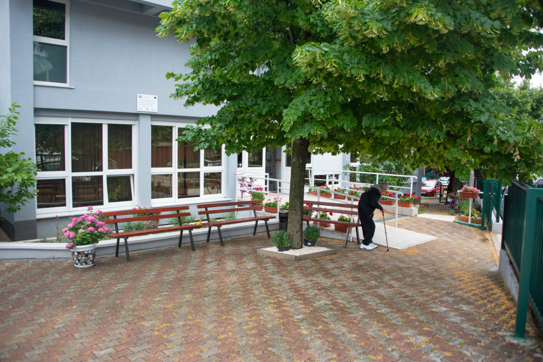 Druženje u Domu za starije i nemoćne Knin povodom uređenja okoliša  