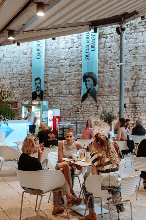 Maksim Mrvica impresivnim koncertom na tvrđavi sv. Mihovila potvrdio svoj zvjezdani status 